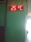 Электронные часы-термометр для улицы (Яркость светодиода 3,5 кд. - прямое солнце). Высота знака 18 см. Количество символов 4. Размер _х250х60 мм.
